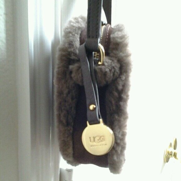 NWT UGG Australia Bailey Bow Corduroy Zip Crossbody Chocolate - Picture 3 of 6